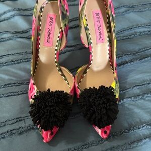 Betsy Johnson size 6